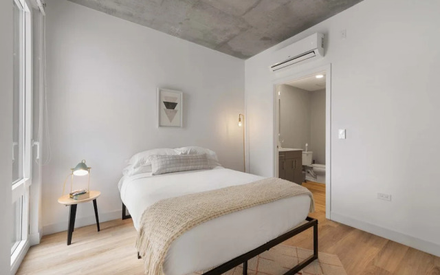 4BR Group Retreat Near Lincoln Park