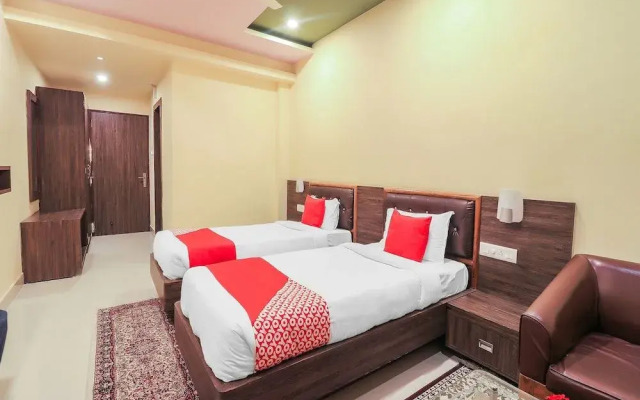 OYO 7583 Hotel Suraj Palace 1