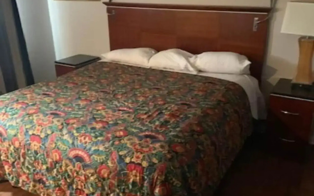 Skylark Motel