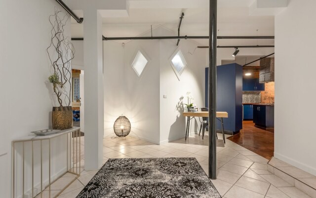 StayCentral - Heritage Warehouse Retreat