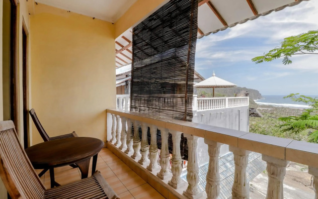 Adinda Beach Hotel and Villa by ZUZU