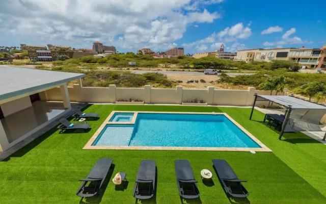 NEW 4br4ba Villa Across of Palmbeach w Pvt Pool
