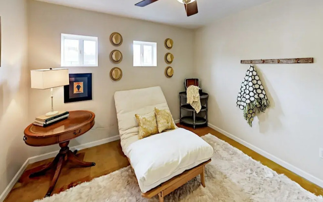 E Indianola - 4 Br Home