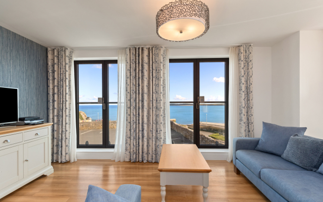 Apartment 8 Waterstone House - Luxury Apartment Sea Views Pet Friendly