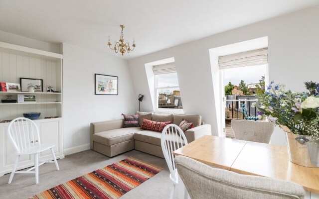JOIVY Pimlico Flat with Terrace for 3