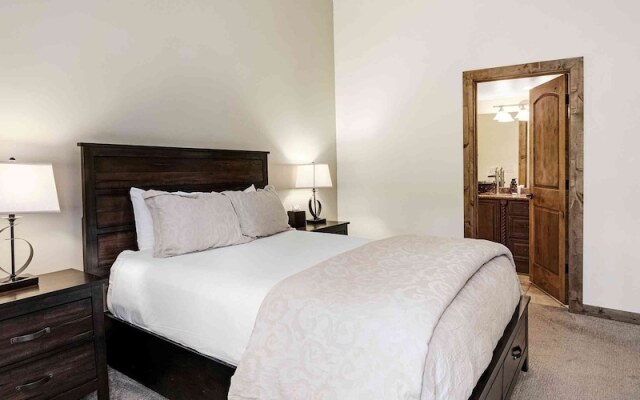 Timberfalls 1005 3 Bedroom Condo by RedAwning