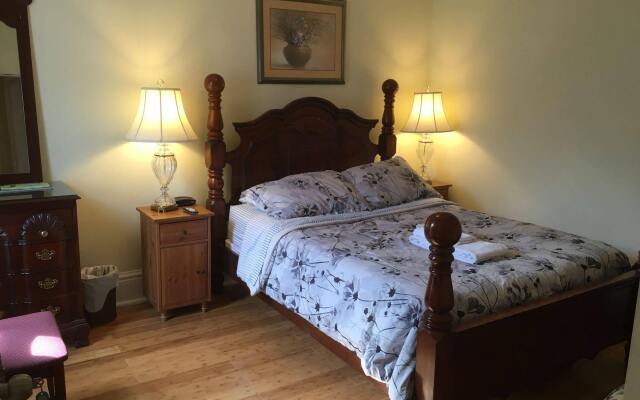 Toronto Garden Inn Bed & Breakfast