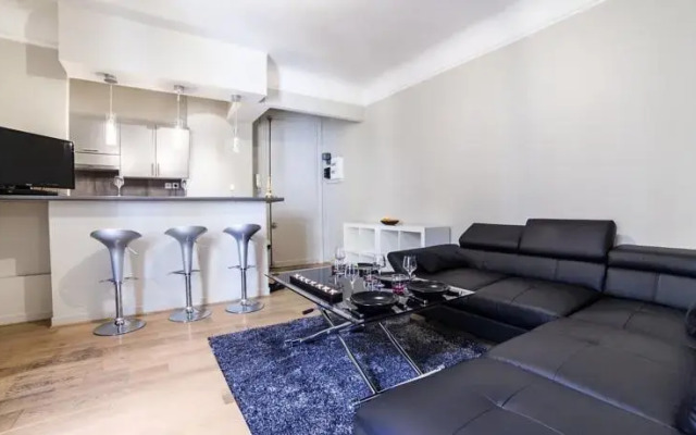 Exceptional Appart champs Elysées Paris