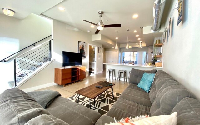 Classy Townhome near Old Town, Breweries, & River!