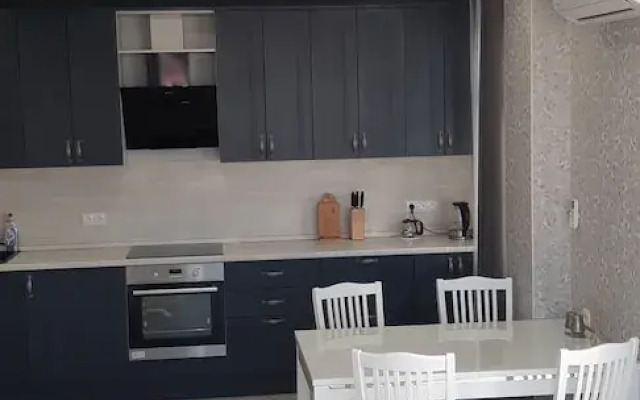 Nizhneimeretinskya apt 22