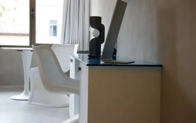 99 Adrianou Luxury Urban Stay