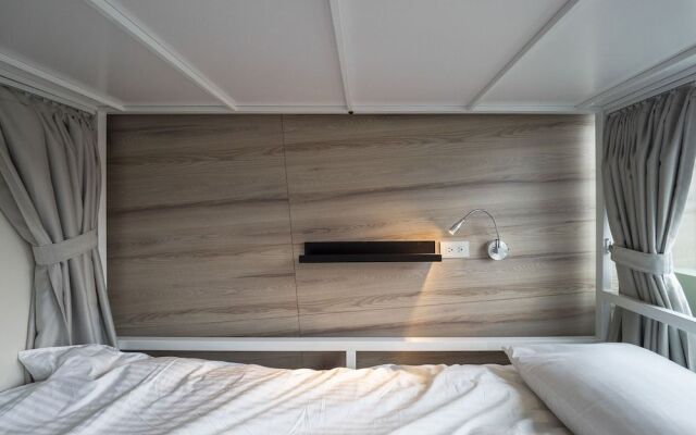 LIGHT INN - Hostel
