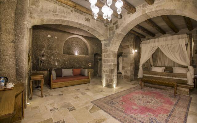 Hera Cave Suites