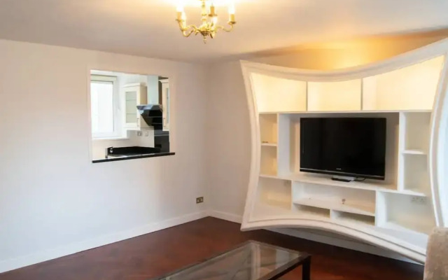 Spacious Holborn Apartment Close to Tube