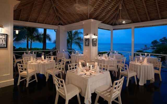 Staffed Round Hill Membership Van/driver 5 Bedroom Villa