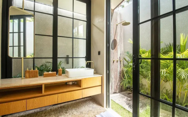 Villa Serai 5br to the Beach