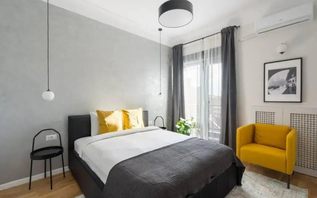Sunny 3BR Midtown Flat - Amazing View Balcony