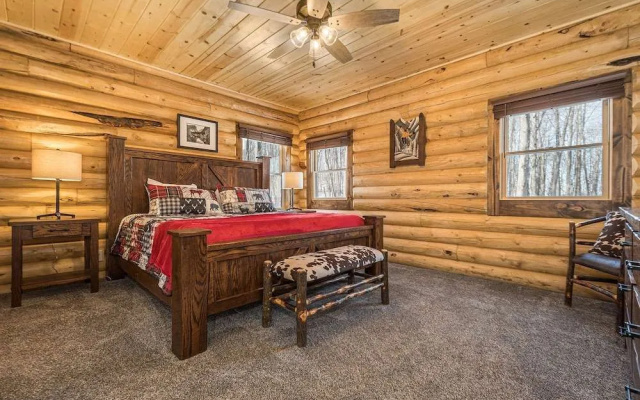Honey Bear Hideaway by Taylor Made Deep Creek