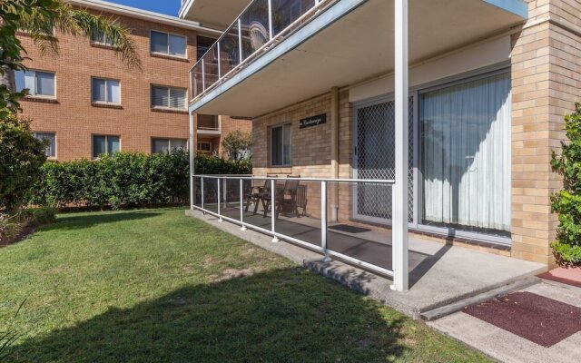 Castaways Unit 1, 17 Shoal Bay Road