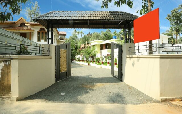 OYO 13526 Deluxe Residency