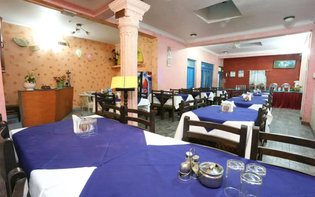 Teeka's Holiday Inn