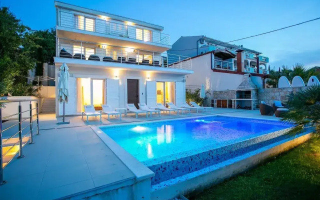 Villa Avalon