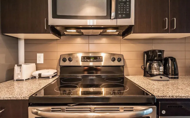 Life Suites - Fort York Central Condo