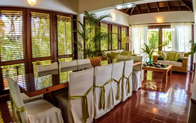 Walking Distance to the Beach No6320