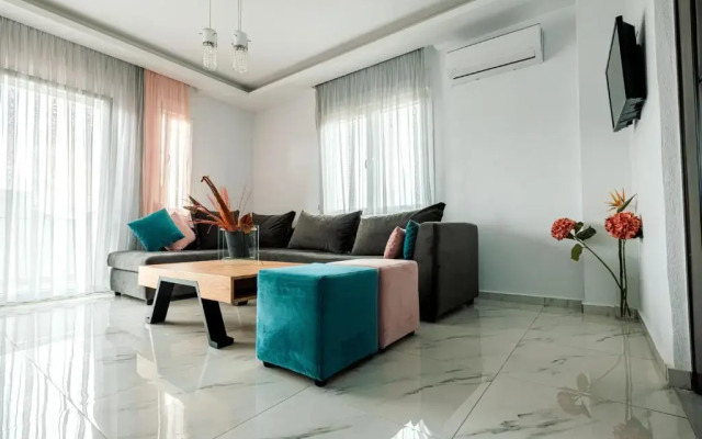 Design Suites Efharis (Brusco)