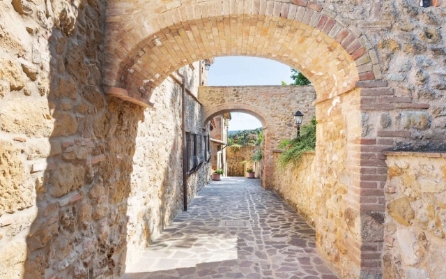 Lavish Holiday Home in Volterra With Pool