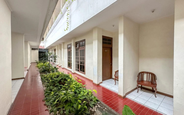 OYO 759 Hotel Dewi Sri