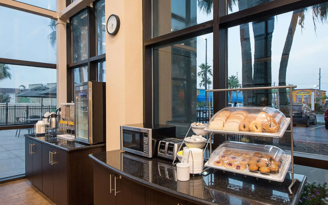 Comfort Suites Beachside