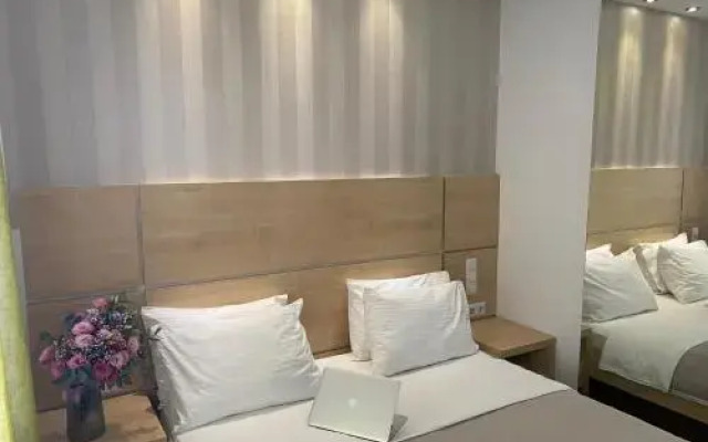 Laurus Motel Airport Tuzla