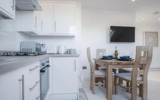 Skylark - 2 Bedroom Apartment - Tenby