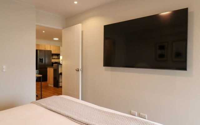 w Spectacular 1BR With Balcony in Miraflores