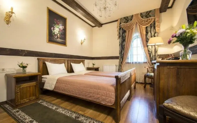 Historical Hotel Fortetsya Hetmana