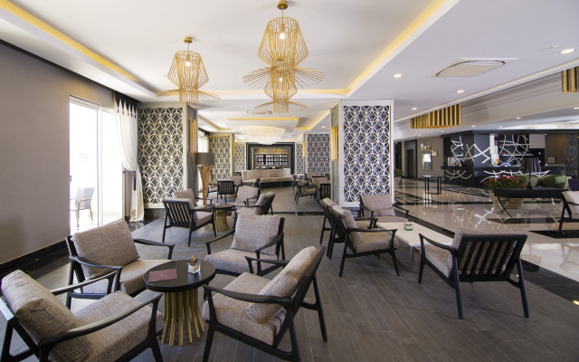 Port River Hotel & Spa
