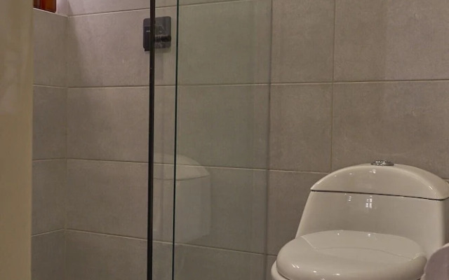One Apartments Lleras