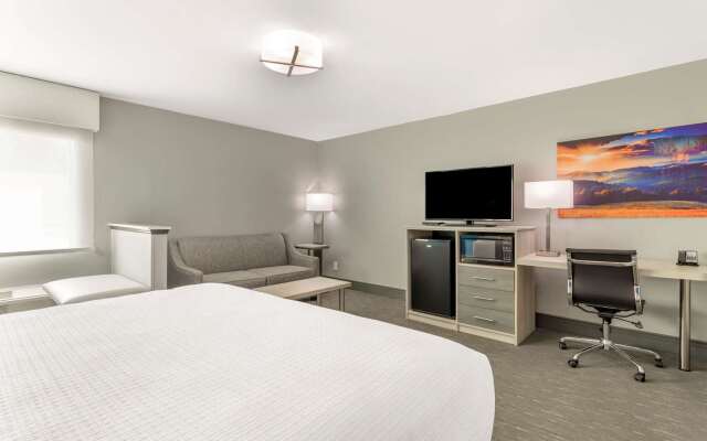 Comfort Inn & Suites Cleveland