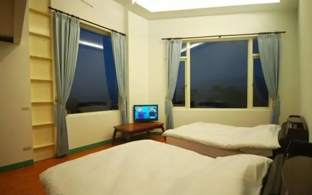 Warm House Hostel