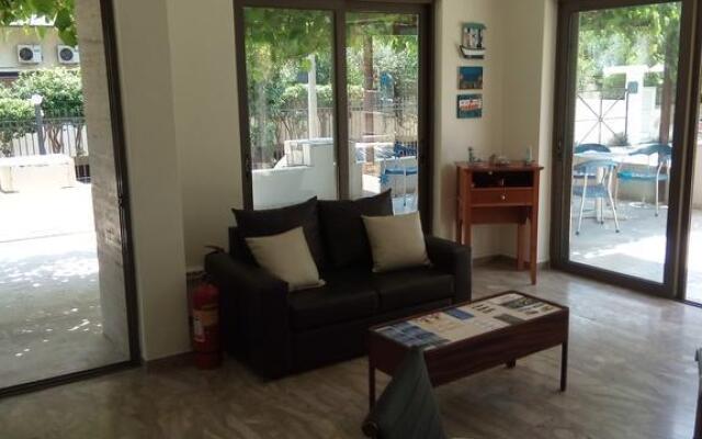 Captain Yiannis Studios & Apartments