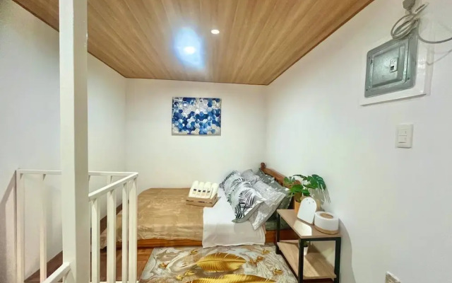 Bloomstone Urban Chill Cabin