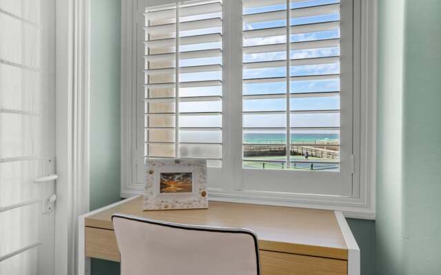 Holiday Surf And Racquet Club 216