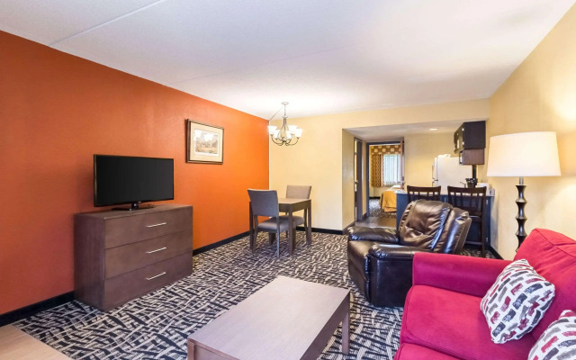 Quality Inn & Suites Mayo Clinic Area