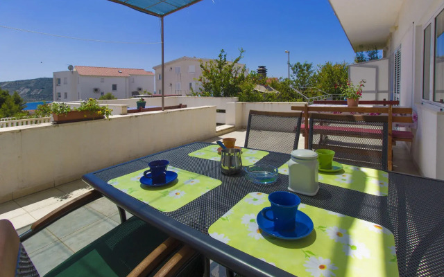 Apartment Vince - free parking: A2 plavi Primosten, Riviera Sibenik