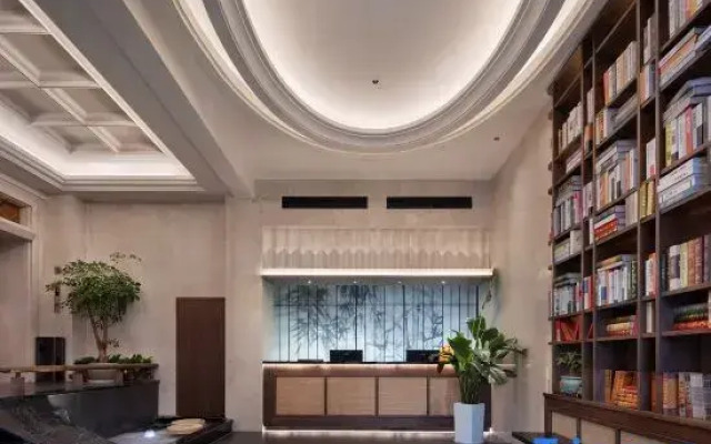 Huaya Hotel