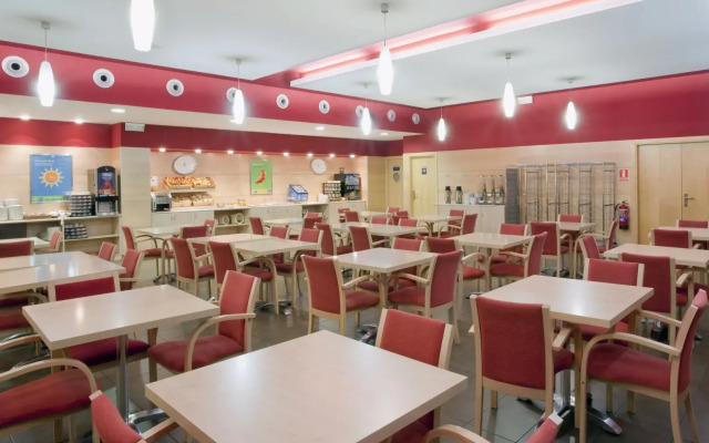 B&B Madrid Aeropuerto T1 T2 T3