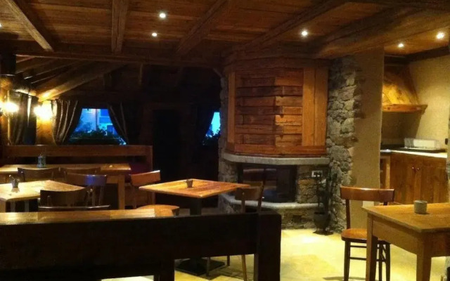 Les Trompeurs Chez Odette