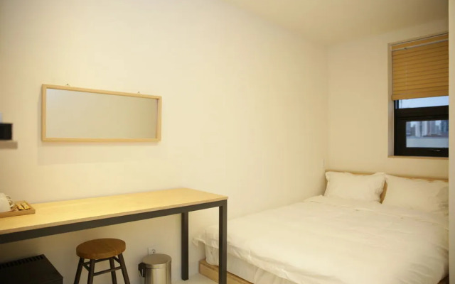 96 BUN'Z Travelers Lodge