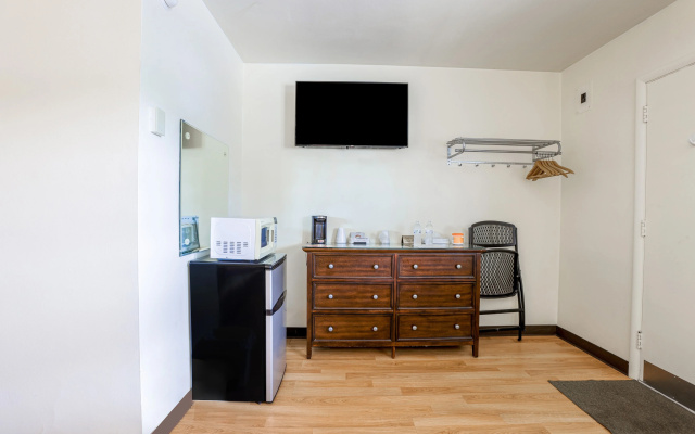 Cadiz Motel by OYO on route 250